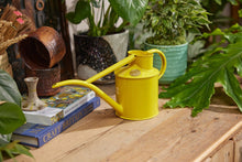 将图片加载到图库查看器，Haws The Fazeley Flow Lotus Yellow 1 Liter Indoor Watering Can