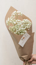 将图片加载到图库查看器，Baby&#39;s Breath Bouquet